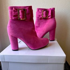 Pink ankle booties with bow